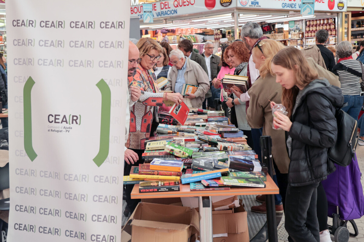 Mercadillos solidarios de libros en Valencia